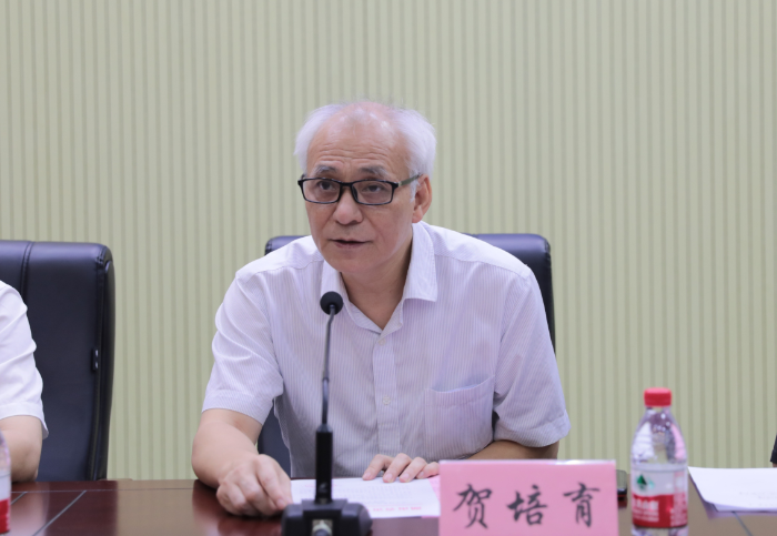 贺培育.png