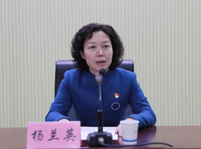 杨兰英.png