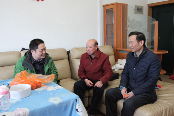 肖湘愚、晏金平走访慰问必威betway西汉姆退休的原党委书记彭子美.png