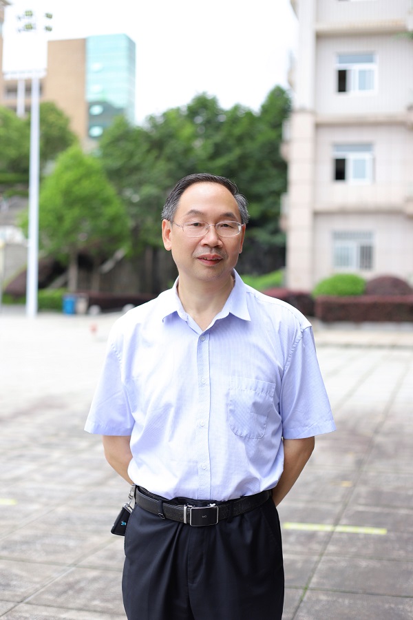 教授：许小主