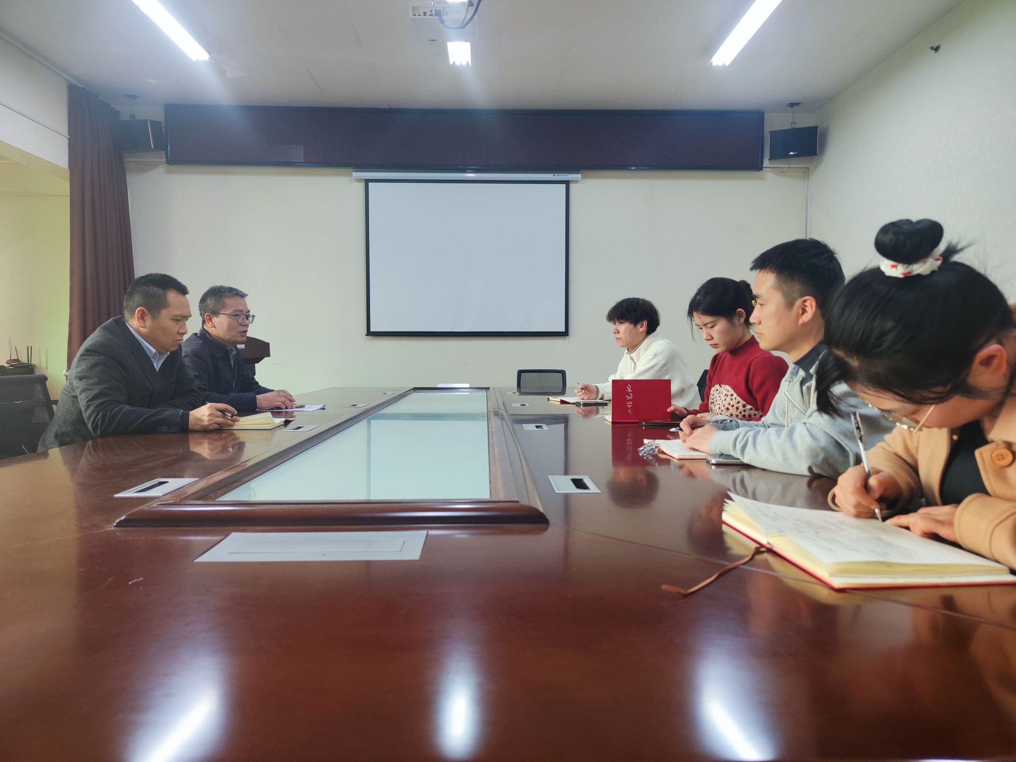法学与公共管理学院党政负责人指导学生工作